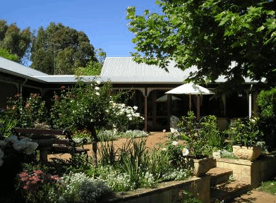 The Noble Grape - Goulburn Accommodation