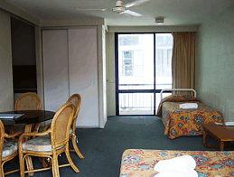 Club Surfers - Goulburn Accommodation 1