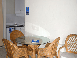 Club Surfers - Goulburn Accommodation 2