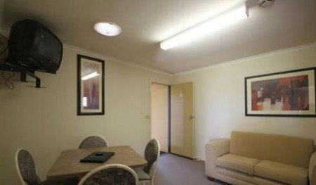 Araluen Motor Lodge - Goulburn Accommodation 3