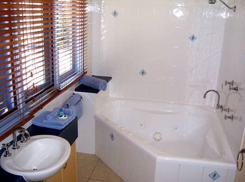 Rayville Boat Houses - Goulburn Accommodation 4