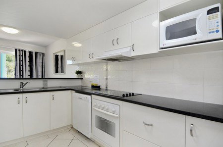 White Crest Luxury Apartments - Goulburn Accommodation 3