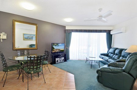 White Crest Luxury Apartments - Goulburn Accommodation 5