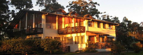 Chalet Swisse Spa Retreat - Goulburn Accommodation 4