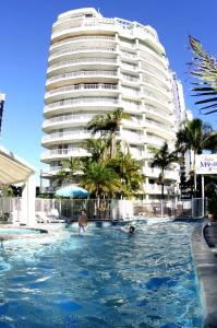 Surfers Mayfair - Goulburn Accommodation 3