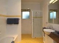 White Sails - Goulburn Accommodation 3