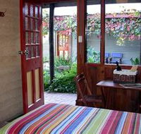 Red Poles - Goulburn Accommodation
