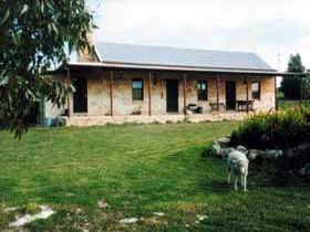 Mt Dutton Bay Woolshed Heritage Cottage - Goulburn Accommodation 0