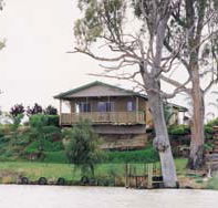 Mundic Grove Cottage - Goulburn Accommodation