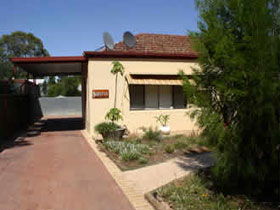 Loxton Smiffy's Bed And Breakfast (Sadlier Street) - Goulburn Accommodation 0