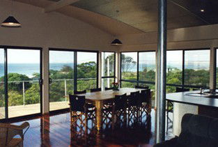 Saar Beach House - Goulburn Accommodation 1