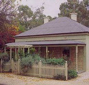 Miriams Cottage - Goulburn Accommodation