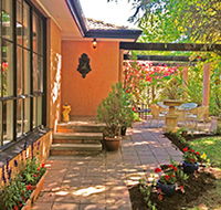 Adelaide Hills Retreats - Villa Lemoni - Goulburn Accommodation