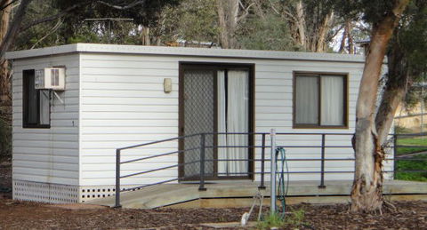 Long Island Caravan Park Cabins - Goulburn Accommodation 1