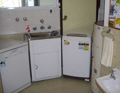 Riverfront Holiday House - Goulburn Accommodation 1
