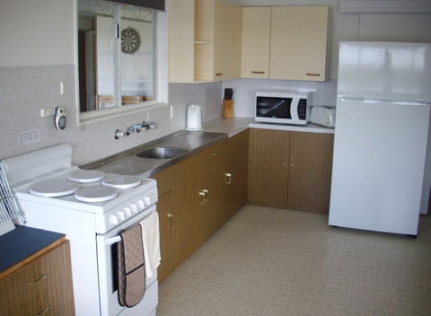 Riverfront Holiday House - Goulburn Accommodation 3