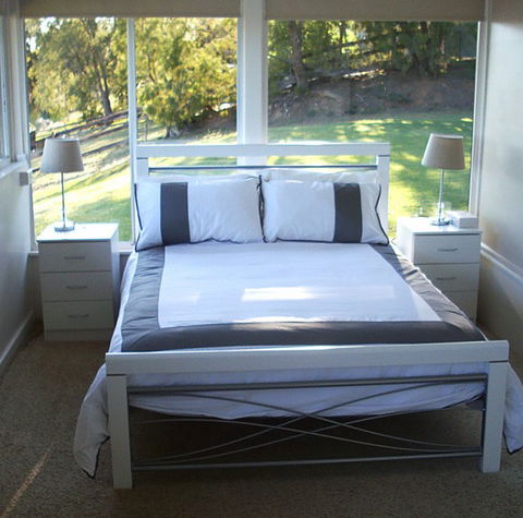 Riverfront Holiday House - Goulburn Accommodation 4