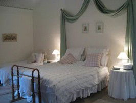 Peechabella Vineyards Bed & Breakfast - Goulburn Accommodation 1