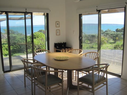 Wallaby Beach House - Goulburn Accommodation 5