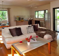 Misty Mountains Tropical Rainforest Romantic Retreat - Goulburn Accommodation