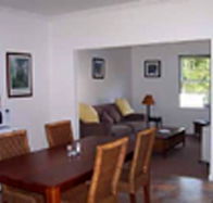 Giants' Table and Cottages - Goulburn Accommodation