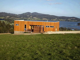 Deck House - Goulburn Accommodation 0