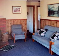 Lake Yalleena Holiday Cabins - Goulburn Accommodation
