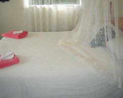 Leafmoor Cottage - Goulburn Accommodation 2