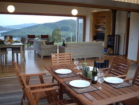 Deck House - Goulburn Accommodation 2