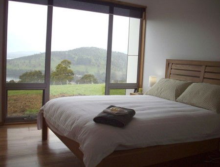 Deck House - Goulburn Accommodation 4