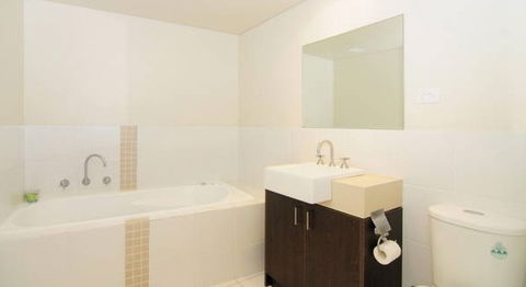 Bay Breeze - Goulburn Accommodation 0