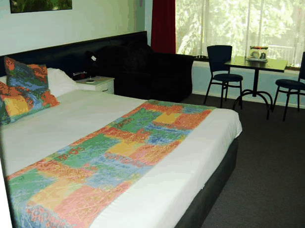 Poinciana Motel - Goulburn Accommodation