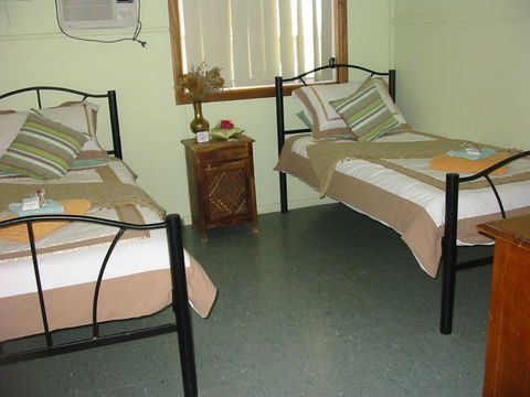 Bokhara Hutz - Goulburn Accommodation 1