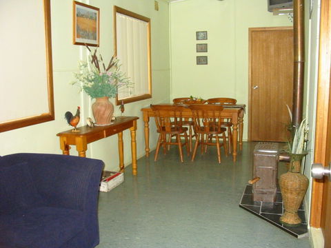 Bokhara Hutz - Goulburn Accommodation 2