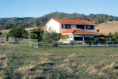 Cossettini High Country Retreat - Goulburn Accommodation 0