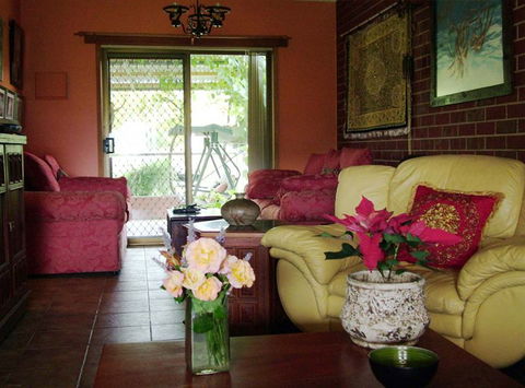 Cossettini High Country Retreat - Goulburn Accommodation 1