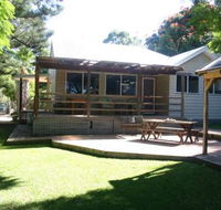 Pine Cottage - Goulburn Accommodation