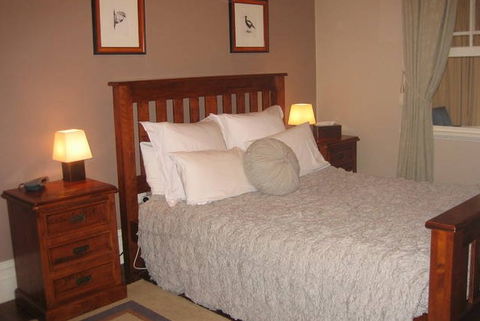 Bridal Falls Cottage - Goulburn Accommodation 2