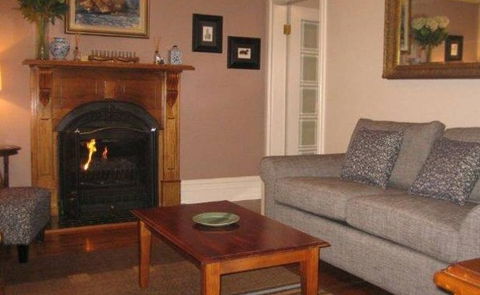 Bridal Falls Cottage - Goulburn Accommodation 4