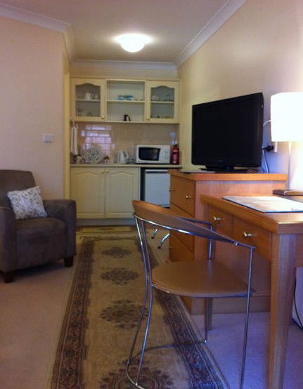 Champagne Rose Suite - Goulburn Accommodation 0