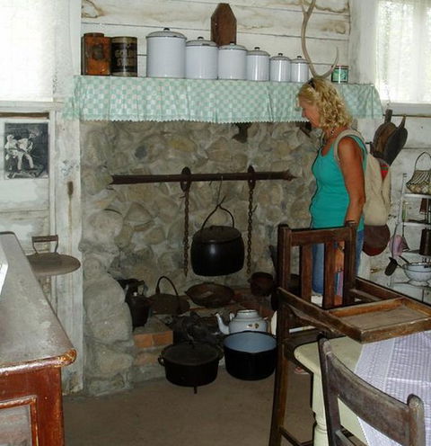 A Settlers Cottage - Goulburn Accommodation 2