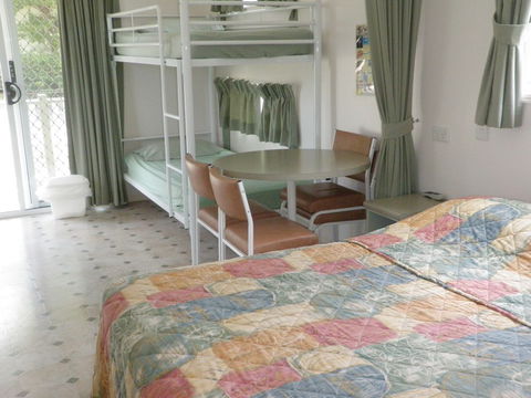 Emerald Cabin And Caravan Village - Goulburn Accommodation 3