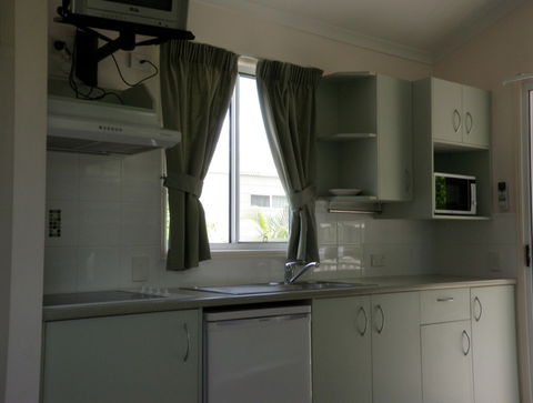 Emerald Cabin And Caravan Village - Goulburn Accommodation 4