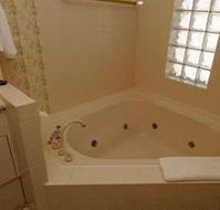 McNevins Warwick Motel and Gunyah Restaurant - Goulburn Accommodation