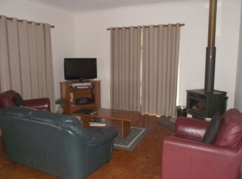 Bunya Spires - Holiday Home - Goulburn Accommodation 1