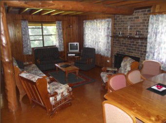 Oodgeroo - Chalet - Goulburn Accommodation 5