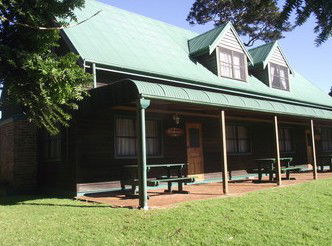 Oodgeroo - Chalet - Goulburn Accommodation 6