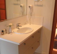 Ravensbourne Escape Silverwood Lodge - Goulburn Accommodation