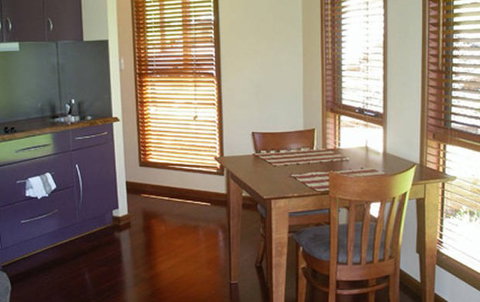 Ravensbourne Escape Tree Tops - Goulburn Accommodation 2