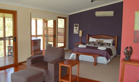 Ravensbourne Escape Tree Tops - Goulburn Accommodation 4